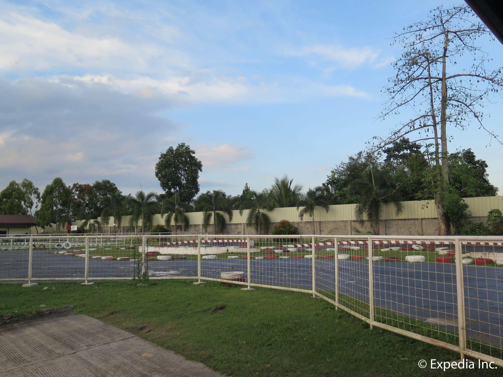 D'Leonor Inland Resort & Adventure Park Davao Stadt Exterior foto